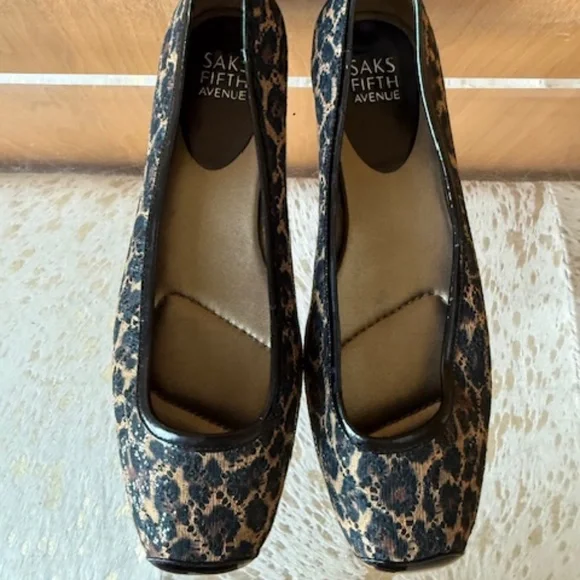 Pre-Loved Black Leopard Saks Fifth Avenue Ballet Flats - Size 6.5 - Picture 2 of 7
